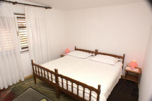 Apartments By The Sea Vinisce (trogir) - 4288