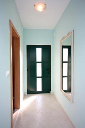 Apartments By The Sea Vinisce (trogir) - 4288