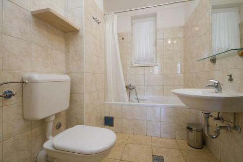 Apartments Jakov