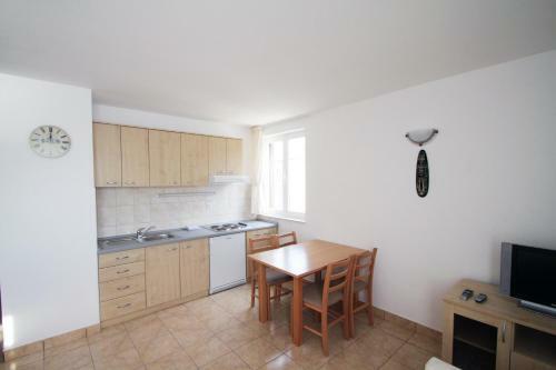 Apartments Jakov