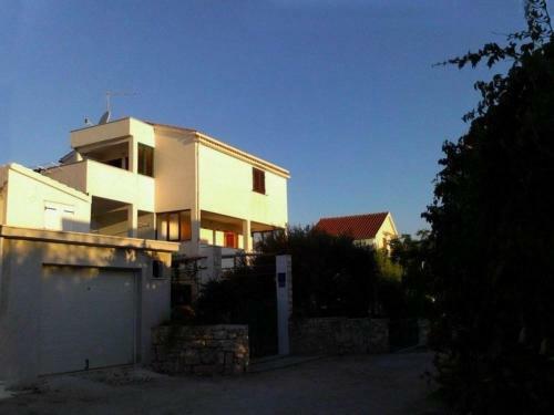 Apartments With A Parking Space Rukavac (vis) - 13337