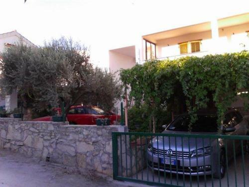 Apartments With A Parking Space Rukavac (vis) - 13337