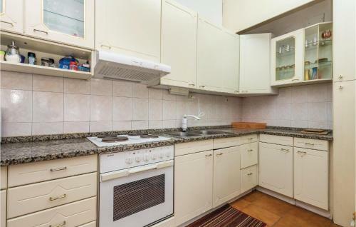 Four-bedroom Holiday Home In Volosko