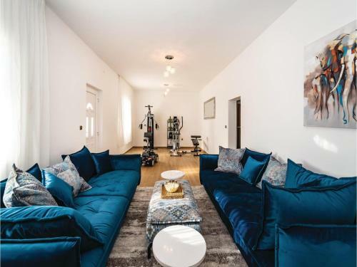 Six-bedroom Holiday Home In Vrana