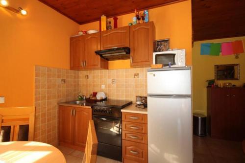 Apartments By The Sea Basina (hvar) - 8749