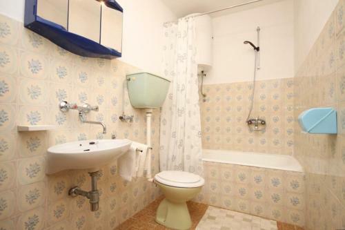 Apartments By The Sea Basina (hvar) - 8749