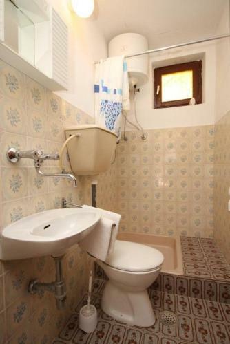 Apartments By The Sea Basina (hvar) - 8749
