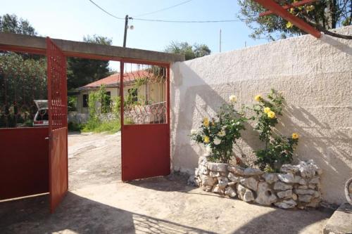Apartments By The Sea Basina (hvar) - 8749