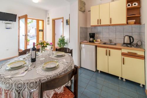 Apartment In Vrbnik/insel Krk 13618