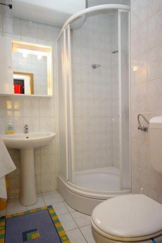 Apartments And Rooms With Parking Space Krk - 3231