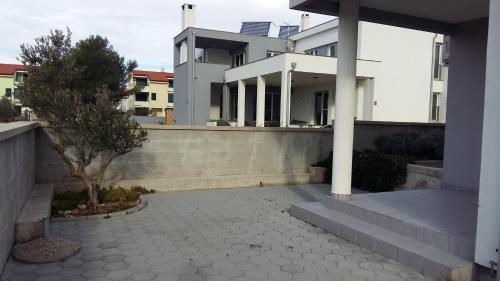 Apartments With A Parking Space Vrsi - Mulo (zadar) - 12083
