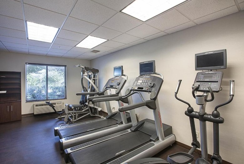 Hotel Comfort Suites Nw Near Six Flags