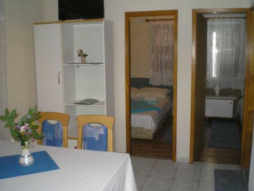 Hostal Pansion Adria Haus