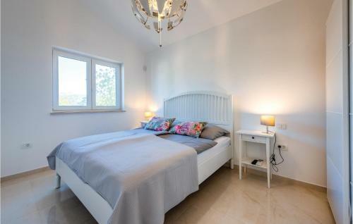Three-bedroom Holiday Home In Cambarelici