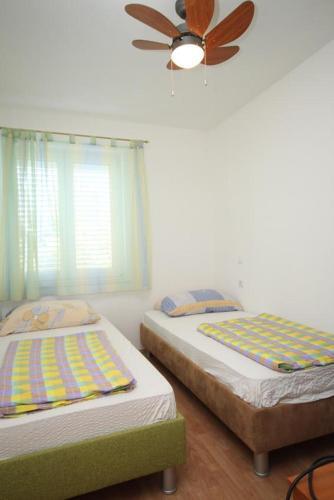 Apartment Povljana 3316d
