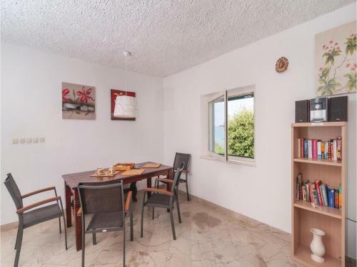 Four-bedroom Holiday Home In Praznica