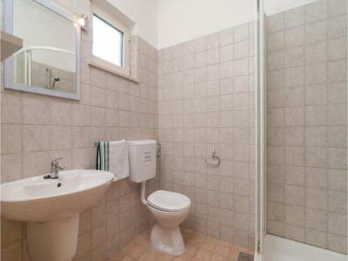 Four-bedroom Holiday Home In Praznica