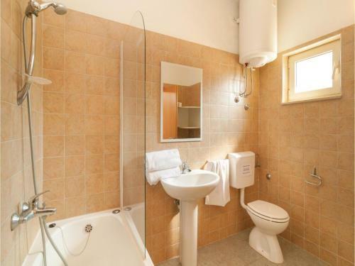 Four-bedroom Holiday Home In Praznica