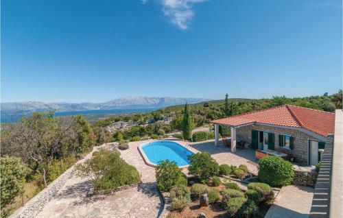 Four-bedroom Holiday Home In Praznica