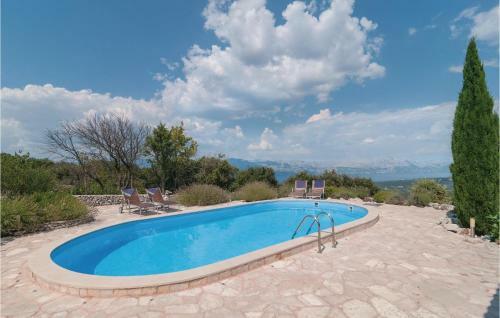 Four-bedroom Holiday Home In Praznica