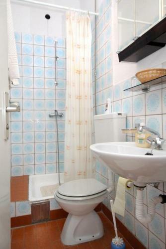 Hostal Rooms With A Swimming Pool Preko (ugljan) - 8180