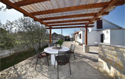 One-bedroom Holiday Home In Pridraga