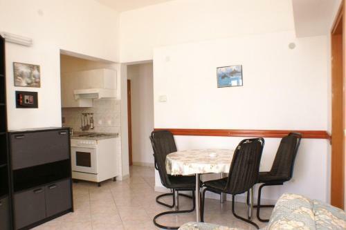 Apartments By The Sea Primosten - 4169