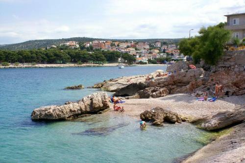 Apartments By The Sea Primosten - 12427