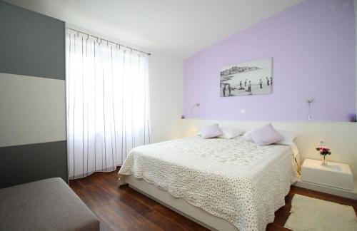Apartments With A Swimming Pool Primosten - 16311