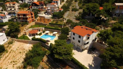 Apartments With A Swimming Pool Primosten - 16311