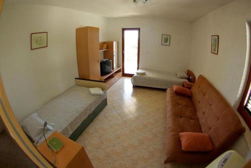 Apartments With A Parking Space Primosten - 15883
