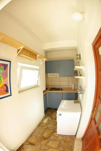 Apartments With A Parking Space Primosten - 15883