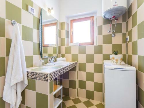 Three-bedroom Holiday Home In Regulici