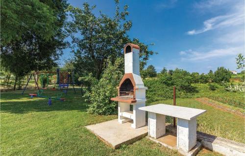 Two-bedroom Holiday Home In Prnjani