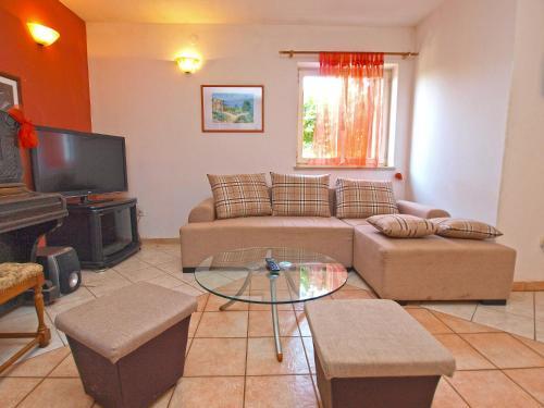 Apartments With Pool 749