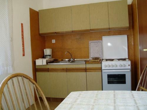 Apartments With A Parking Space Banjol (rab) - 14138