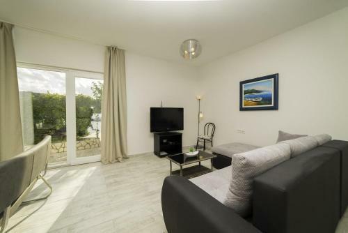 Apartments By The Sea Kampor (rab) - 15310