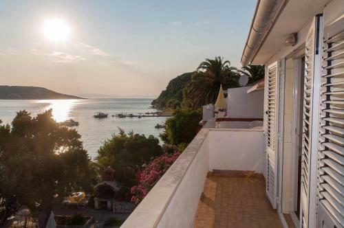 Apartments By The Sea Kampor (rab) - 15310