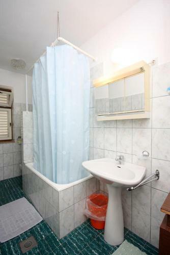 Apartments By The Sea Kampor (rab) - 5058