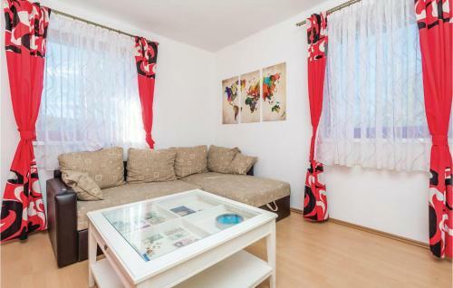 One-bedroom Holiday Home In Rakovica
