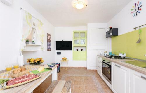Two-bedroom Holiday Home In Rogoznica
