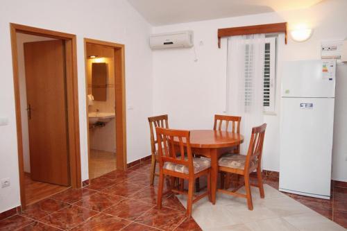 Apartments By The Sea Rogoznica - 3262