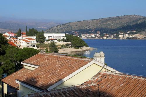 Apartments By The Sea Rogoznica - 3200