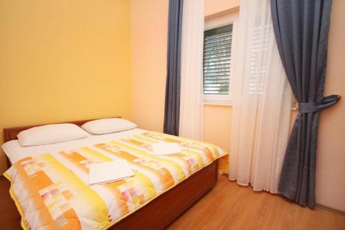 Apartments By The Sea Rogoznica - 3200