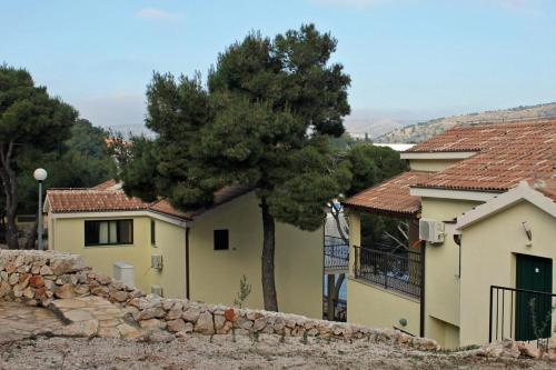Apartments By The Sea Rogoznica - 3200