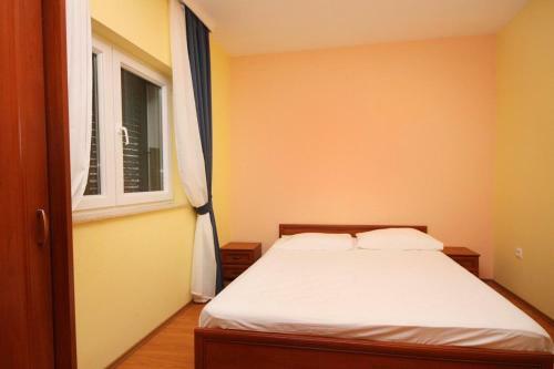 Apartments By The Sea Rogoznica - 3200