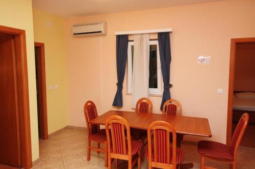 Apartments By The Sea Rogoznica - 3200