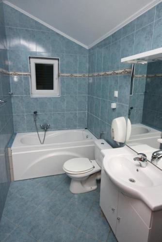 Apartments By The Sea Rogoznica - 3200