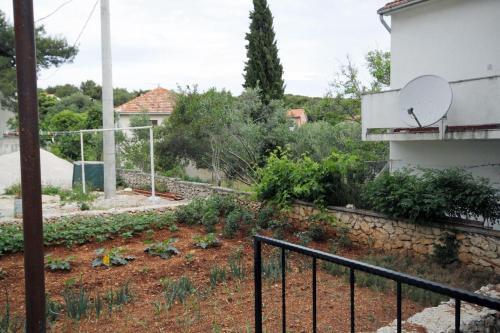 Apartments By The Sea Rogoznica - 3301