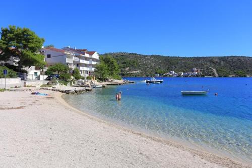 Apartments By The Sea Rogoznica - 3301